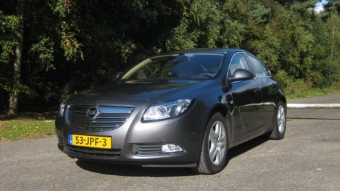 De Opel Insignia heeft het afgelopen jaar als Auto van het Jaar 2009 een vliegende start gemaakt. Sinds de introductie vorig jaar kunnen al ruim 5000 exemplaren het goede voorbeeld tonen op de weg. G