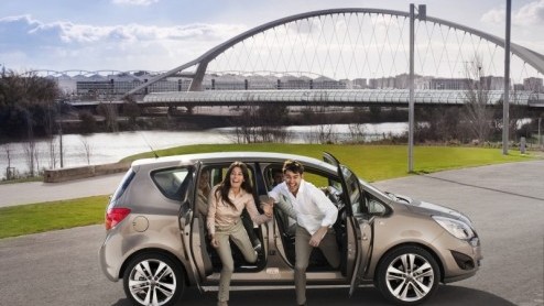 Eind goed al goed. Met een lichte vertraging en na vele spionagebeelden presenteert Opel nu de nieuwe Meriva digitaal in vol ornaat. In maart zal de ruimteauto zijn flexibiliteit en frisse looks tonen