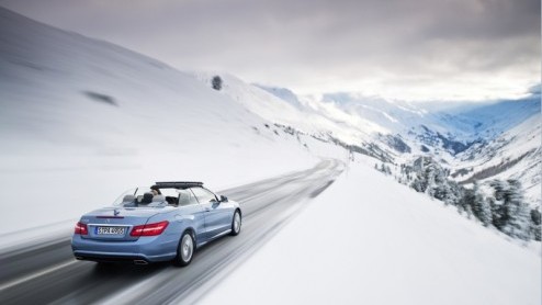 Komend voorjaar maakt de nieuwe Mercedes-Benz E-Klasse Cabriolet zijn eerste kilometers in ons land. De elegant-sportieve telg van de E-Klasse range beschikt over de unieke, comfortabele AIRCAP voor u
