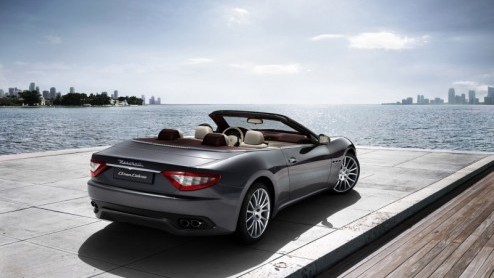 We blijven nog even bij de cabrio's. Voor het nieuwe jaar heeft Maserati opnieuw de prijzen vastgesteld. De nieuwste telg GranCabrio staat voortaan met een prijskaart van 201.109 euro in de boeken. De