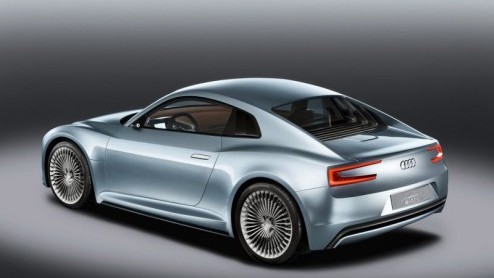 Audi toont ons op de Detroit Motor Show een nieuwe interpretatie van sportief elektrisch rijden. Deze tweede variant e-tron is opnieuw tweezitter, maar een slag kleiner dan het rode exemplaar dat eerd