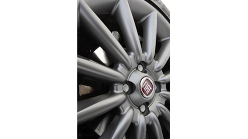 Fiat heeft hun Grande Punto onlangs omgedoopt tot Punto Evo. Aan deze naamswijziging ligt een omvangrijke facelift ten grondslag, die veel verder blijkt te gaan dan alleen een ander bumpertje of een a