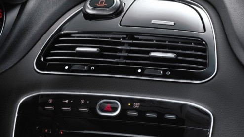 Fiat heeft hun Grande Punto onlangs omgedoopt tot Punto Evo. Aan deze naamswijziging ligt een omvangrijke facelift ten grondslag, die veel verder blijkt te gaan dan alleen een ander bumpertje of een a