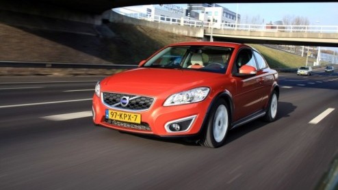Volvos kleinste moet met de tijd mee, en dus is de C30 even letterlijk gefacelift. De nieuwe looks zijn klaar voor de toekomst, de compacte Zweed speelt samen met talloze kleur- en afwerkingsmogelijk