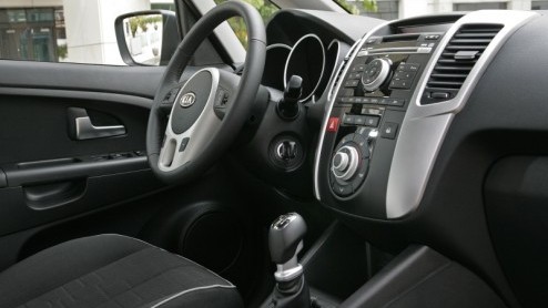 Kia timmert flink aan de weg met nieuwe modellen. Na het entree van de expressieve Soul, nieuwe Sorento en vernieuwde Ceed, hebben de Koreanen met de Venga in Europa een voor hen nieuw segment aangeb