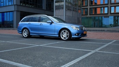 Mercedes-Benz is op dreef met efficinte, direct ingespoten CGI-motoren. De nieuwste exemplaren zijn de 180 en 200 CGI, die (deels) na hun entree in de E-Klasse voortaan ook in de C-Klasse worden gele