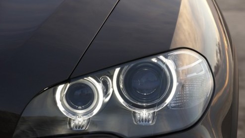Dat BMW de X5 een facelift gaat geven, was geen nieuws meer. Een kleine verrassing is wel dat de details van de verjongingskuur vroegtijdig beschikbaar zijn. BMW laat alvast alle informatie los, voord