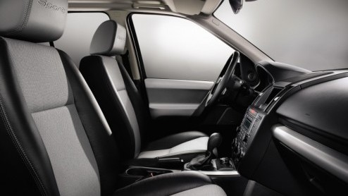 Land Rover gaat met de Freelander 2 Sport op de sportieve tour. Deze vlot getemde uitvoering staat vanaf februari in de showroom en is uniek aangekleed met onder meer 19 inch lichtmetaal en een two-to
