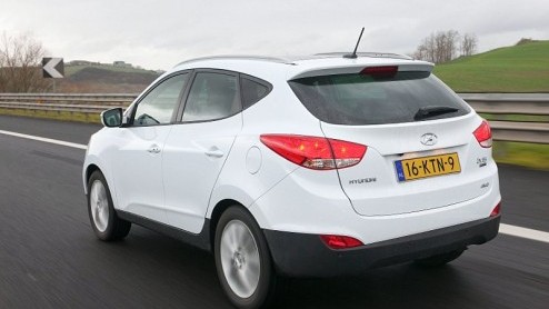 De nieuwe ix35 van Hyundai staat vanaf 1 maart bij de dealers. De Tuscon-opvolger steelt de show met nieuwe, efficinte motoren en crossover-looks. De bijbehorende prijskaartjes zijn nog altijd scherp
