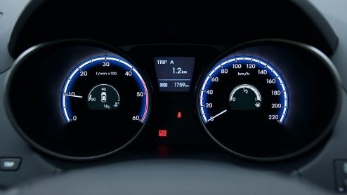 De nieuwe ix35 van Hyundai staat vanaf 1 maart bij de dealers. De Tuscon-opvolger steelt de show met nieuwe, efficinte motoren en crossover-looks. De bijbehorende prijskaartjes zijn nog altijd scherp