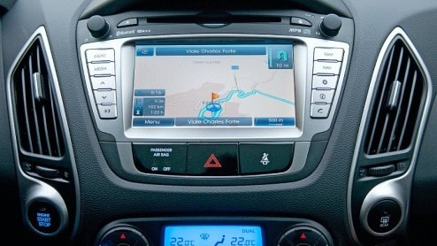 De nieuwe ix35 van Hyundai staat vanaf 1 maart bij de dealers. De Tuscon-opvolger steelt de show met nieuwe, efficinte motoren en crossover-looks. De bijbehorende prijskaartjes zijn nog altijd scherp