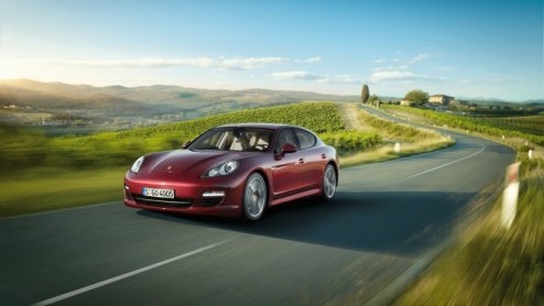 Porsche breidt het leveringsprogramma van de Panamera naar onderen uit. Op de autotentoonstelling van Beijing in april wordt de uitvoering met 3.6 FSI V6 gepresenteerd, goed voor 300 pk en een 'laag' 