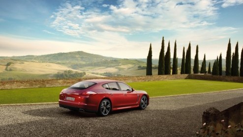 Porsche breidt het leveringsprogramma van de Panamera naar onderen uit. Op de autotentoonstelling van Beijing in april wordt de uitvoering met 3.6 FSI V6 gepresenteerd, goed voor 300 pk en een 'laag' 