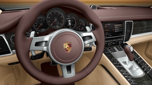 Porsche breidt het leveringsprogramma van de Panamera naar onderen uit. Op de autotentoonstelling van Beijing in april wordt de uitvoering met 3.6 FSI V6 gepresenteerd, goed voor 300 pk en een 'laag' 