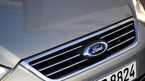 Groot, groter, grootst. Ford heeft naast de S-MAX nog een full-size MPV in de familie die er niet om liegt: de Galaxy. Met deze zevenzitter staat er een pakezel die gezin en bagage in overtreffende tr