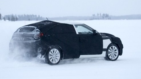 Zin in iets sportiefs van Hyundai, maar niet al te groot? Wacht nog een jaartje en stap in de nieuwe Hyundai Veloster, een compacte tweedeurscoup met lekker veel pit. Nadat bekend werd dat de Korea