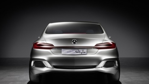 Mercedes-Benz introduceert op de autotentoonstelling van Genve de F 800 Style, een studiemodel dat niet alleen de toekomstige designtaal van het merk uitstraalt, maar ook vol zit met efficinte aandr
