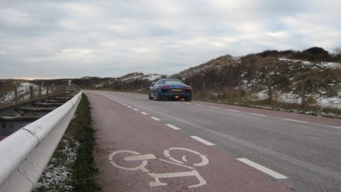 Bij Audi is de R8 ht rasechte paradepaard van de familie, in 2006 'geboren' uit de vele successen in de legendarische Le Mans races. Een supersportwagen met V8 die tot absolute topprestaties in staat
