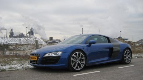 Bij Audi is de R8 ht rasechte paradepaard van de familie, in 2006 'geboren' uit de vele successen in de legendarische Le Mans races. Een supersportwagen met V8 die tot absolute topprestaties in staat