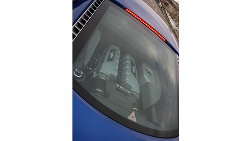 Bij Audi is de R8 ht rasechte paradepaard van de familie, in 2006 'geboren' uit de vele successen in de legendarische Le Mans races. Een supersportwagen met V8 die tot absolute topprestaties in staat