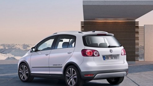 Het is eigenlijk geen verrassing dat Volkswagen op basis van de vernieuwde Golf Plus ook weer een CrossGolf-versie uitbrengt. De opgestoerde variant staat in een subtiel robuuste outfit in Genve en p