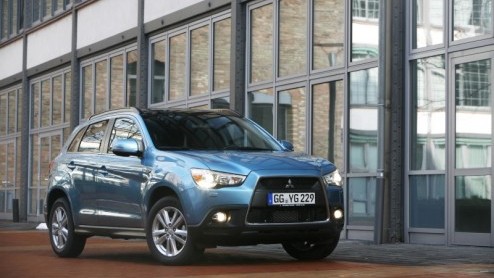 Mitsubishi gaat met de tijd mee en presenteert het type auto van nu: de compacte crossover. De Japanners geven hun eigen spruit de naam ASX en wordt als iets kleiner, maar ook sportiever broertje onde
