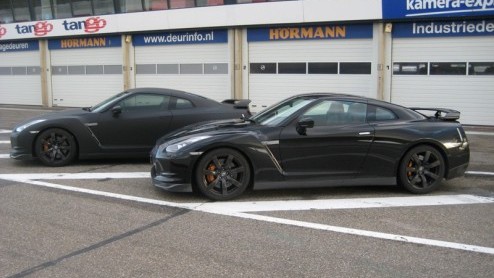 De Nissan GT-R is niet zomaar een snelle auto met bergen pks. De Japanners hebben zo hun eigen visie hoe hun meest sportieve telg uit de familie in het leven moet staan. Het resultaat is ronduit indr