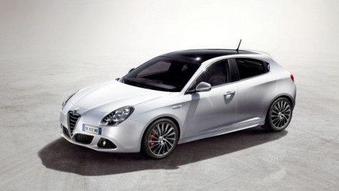 De langverwachte Alfa Romeo Giulietta is vanaf nu te bestellen. De nieuwe Italiaanse troefkaart in het C-segment is er voorlopig alleen met turbomotoren oplopend in vermogen tot 235 pk, voor prijzen v