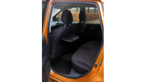 Met de Nissan Note doen de Japanners een poging om een zoveel mogelijk zitplaatsen, lucht en ruimte te verpakken in een betaalbaar ruimtemodel met een hatchback look. Wij willen wel eens weten hoe rui
