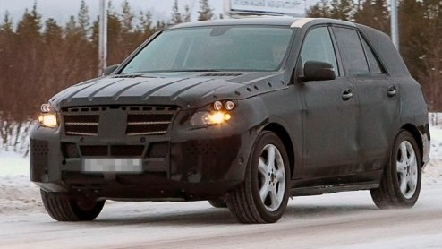 Grote, stoere SUVs zijn nog lang niet uitgestorven. Sterker nog, Mercedes-Benz werkt al druk aan een nieuwe generatie van de M-Klasse. Maar de Duitsers pakken het wel slim aan. Met gewichtsreductie e