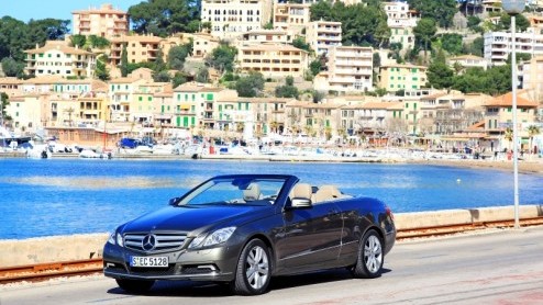 Het valt niet te ontkennen, het voorjaar nadert! En dus weten autoliefhebbers genoeg: tijd voor de cabrio! Mercedes-Benz heeft niet geheel toevallig zojuist de nieuwe E-Klasse Cabriolet gentroduceerd