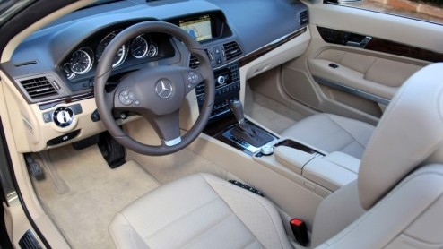 Het valt niet te ontkennen, het voorjaar nadert! En dus weten autoliefhebbers genoeg: tijd voor de cabrio! Mercedes-Benz heeft niet geheel toevallig zojuist de nieuwe E-Klasse Cabriolet gentroduceerd