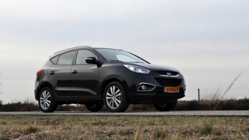 Met de Tucson heeft Hyundai jaren lang het compacte SUV-segment aangevoerd. Na zes jaar trouwe dienst vond de Koreaanse fabrikant het de hoogste tijd voor een opvolger. Zou het Hyundai met de modern g