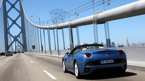 Ferrari en Schumacher-schakelpaddles, het klinkt als een vanzelfsprekendheid, maar dat is niet meer zo. De Ferrari California wordt voor de liefhebbers namelijk ook leverbaar met een handgeschakelde z