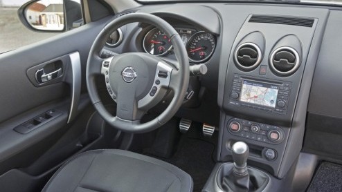 Met het credo behoud door verandering in het achterhoofd zijn de Nissan Qashqai en Qashqai+2 subtiel vernieuwd, of beter gezegd; opgewaardeerd. Verbeterde details in het interieur, een gladdere ne