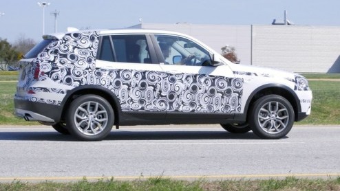 Na de nieuwe X1 en vernieuwde X5 is het nu de beurt aan BMWs X3. De 'middelste' van de Beierse X-familie werd gesignaleerd in de Verenigde Staten met minder camouflage dan voorheen. Tijd voor een nie
