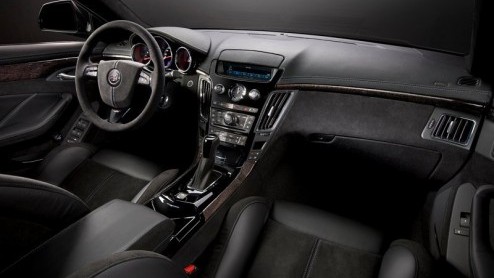 Van de Cadillac CTS-V weten we dat dit een genadeloos rappe Amerikaanse sportsedan moet zijn. Van z'n 6.2 V8 en ruim 560 pk op de achterwielen slaan veel Europese concurrenten steil achterover. Nu wor