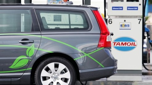 Per 1 april verlaagt de overheid de accijns op bio-ethanol met 23 euro cent. Sinds enige tijd was deze E85-brandstof al identiek geprijsd aan reguliere Euro95. Bezitters van autos die op E85 kunnen r