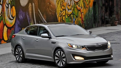 Kia heeft kort geleden een nieuwe sedan gepresenteerd op de New York International Auto Show. Deze wereldprimeur met de naam Optima komt ook naar Europa en arriveert volgend jaar in de showrooms.