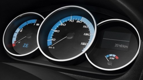 Renault is er uit. Dit is hoe het elektrisch aangedreven duo Fluence Z.E. en Kangoo Express Z.E. er uit komt te zien. Door het elektrische avontuur te starten met zowel een C-segment auto als ruime be