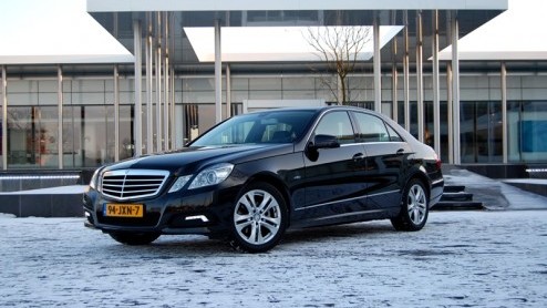 Decennialang is de type-aanduiding 200D op een E-Klasse en zijn voorgangers er een voor de zeer onthaastende bestuurder; de kilometervreter die vooral relatief voordelig en zo lang mogelijk wil diesel
