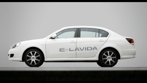 Volkswagen onthult op de autotentoonstelling van Peking niet alleen de nieuwe Phaeton, maar ook zijn E-mobility strategie voor China. Die strategie behelst onder meer de introductie van de E-Lavida, d