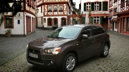 Compacte SUV-modellen zijn momenteel helemaal hot, zelf zodanig dat een merk er helemaal van kan opbloeien - iets dat Nissan dankzij de Qashqai kan beamen. Mitsubishi komt na de zevenzits Outlander me