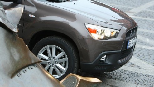 Compacte SUV-modellen zijn momenteel helemaal hot, zelf zodanig dat een merk er helemaal van kan opbloeien - iets dat Nissan dankzij de Qashqai kan beamen. Mitsubishi komt na de zevenzits Outlander me