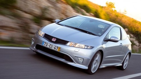 Het heeft een tijdje geduurd, maar nu is ook de driedeurs versie van de nieuwe Honda Civic in ons land leverbaar. De kers in de appelmoes daarbij is de zeer sportieve Type R.