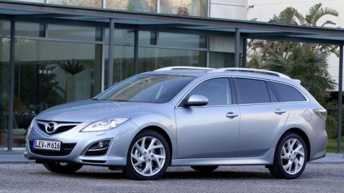 Het is even goed kijken, maar de Mazda6 is vernieuwd op 400 punten. Het belangrijkste model van de Japanners gaat zijn tweede levensfase in en is daarom rondom lichtjes bijgepunt. Een belangrijke aanw