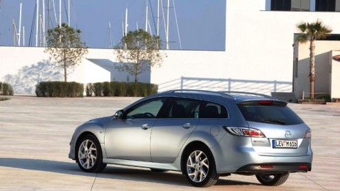 Het is even goed kijken, maar de Mazda6 is vernieuwd op 400 punten. Het belangrijkste model van de Japanners gaat zijn tweede levensfase in en is daarom rondom lichtjes bijgepunt. Een belangrijke aanw