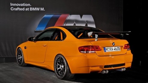 BMW heeft er weer een topsporter bij, de M3 GTS. Hoewel speciaal gebouwd voor het circuit is deze laagvlieger nog altijd street-legal. Dankzij z'n met lichtgewicht materialen afgeslankte postuur, aang