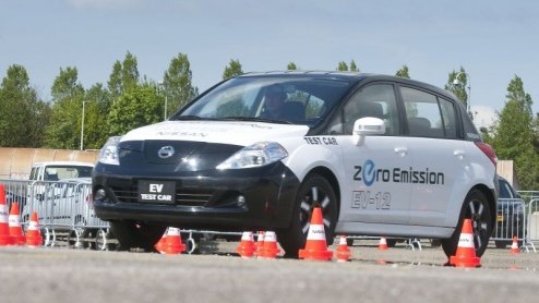 Elektrische autos, ze komen er aan! We kennen er al diverse, van heel kleine zoals de Tazzari Zero tot de zeer sportieve Fisker en Tesla. Nissan komt met de LEAF, een volwaardige wegenbelastingvrije