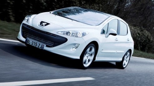 De GTi is terug bij Peugeot! Anno 2010 is het de gespierd uitgedoste 308 GTi met 200 pk sterke turbomotor die de sportievelingen op de weg kan gaan behagen, voor een prijs die net onder de 30 mille li